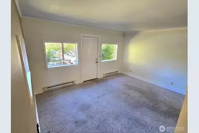 14337 Burke Avenue N, Seattle, WA 98133 - Photo 9