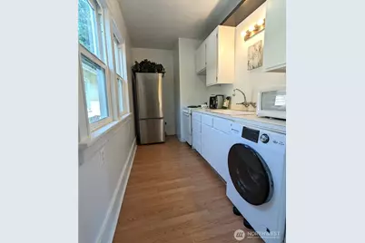 303 N 64th Street, Seattle, WA 98103 - Photo 9