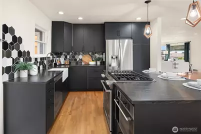 10945 Forest Avenue S, Seattle, WA 98178 - Photo 9