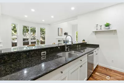 23912 SE 7th St, Sammamish, WA 98074 - Photo 11