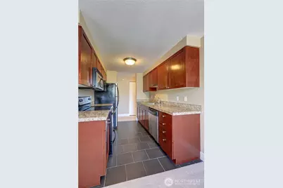 939 N 101st Street #302, Seattle, WA 98133 - Photo 5