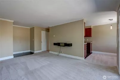 939 N 101st Street #302, Seattle, WA 98133 - Photo 3