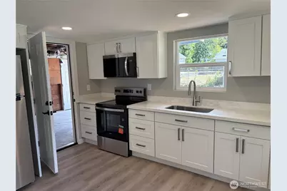 1040 W Shady Lane #WA, Oak Harbor, WA 98277 - Photo 3