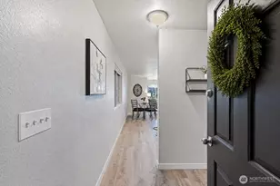 12543 NE 23rd Pl, Bellevue, WA 98005 - Photo 3