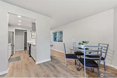 12543 NE 23rd Place #D1, Bellevue, WA 98005 - Photo 11