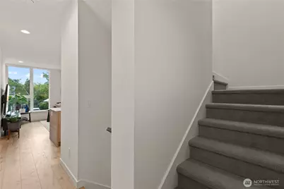 4218 Latona Avenue NE #2, Seattle, WA 98105 - Photo 11
