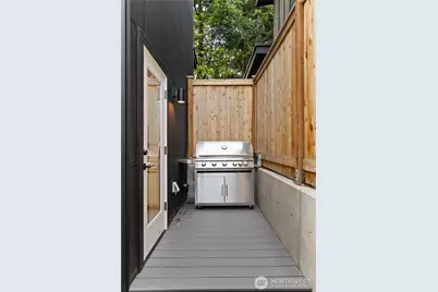 4218 Latona Avenue NE #2, Seattle, WA 98105 - Photo 25