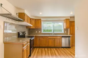 9017 5th Ave NE, Seattle, WA 98115 - Photo 11