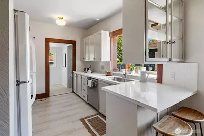 4754 4th Avenue NE, Seattle, WA 98105 - Photo 11
