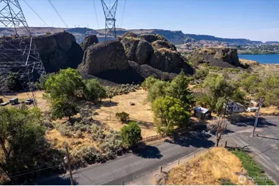 22007 NE Pleasant Valley Road, Grand Coulee, WA 99133 - Photo 9