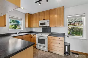 10235 33rd Ave SW, Seattle, WA 98146 - Photo 5