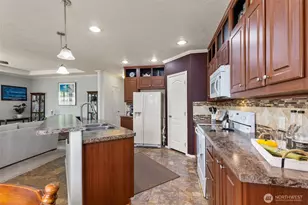 6586 NE Aquarius Ln, Bremerton, WA 98311 - Photo 9