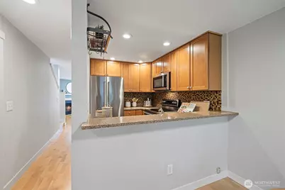 2591 E Madison Street #2567, Seattle, WA 98112 - Photo 9