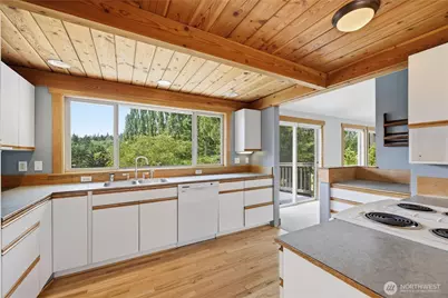 7750 NE Bergman Road, Bainbridge Island, WA 98110 - Photo 21