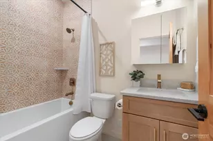 3704 NE 137th St, Seattle, WA 98125 - Photo 9