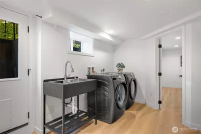 10723 Densmore Avenue N, Seattle, WA 98133 - Photo 27