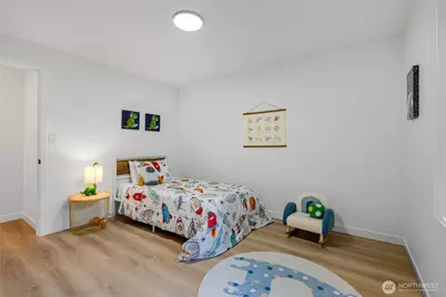 10723 Densmore Avenue N, Seattle, WA 98133 - Photo 19