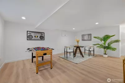 10723 Densmore Avenue N, Seattle, WA 98133 - Photo 25
