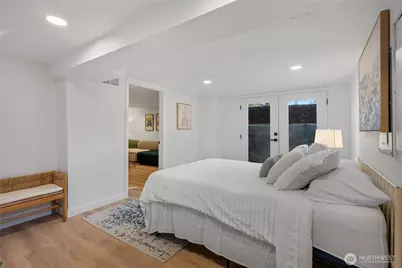 10723 Densmore Avenue N, Seattle, WA 98133 - Photo 29
