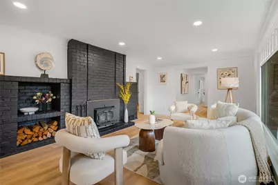 10723 Densmore Avenue N, Seattle, WA 98133 - Photo 5