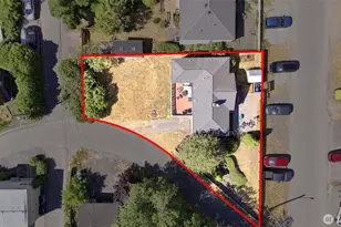9725 Phinney Ave N, Seattle, WA 98103 - Photo 3
