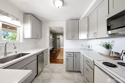 9725 Phinney Avenue N, Seattle, WA 98103 - Photo 25