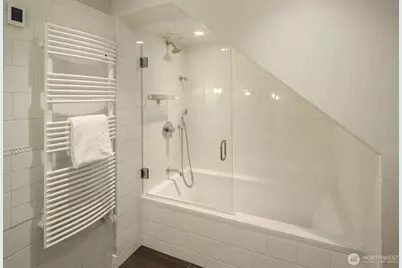 2612 1st Avenue N, Seattle, WA 98109 - Photo 25