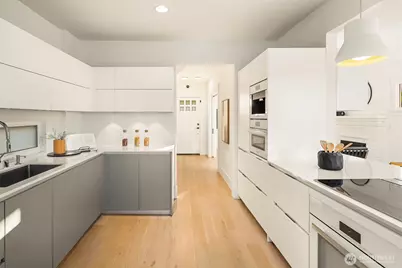 2612 1st Avenue N, Seattle, WA 98109 - Photo 11