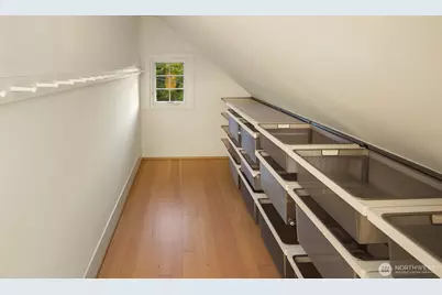 2612 1st Avenue N, Seattle, WA 98109 - Photo 23