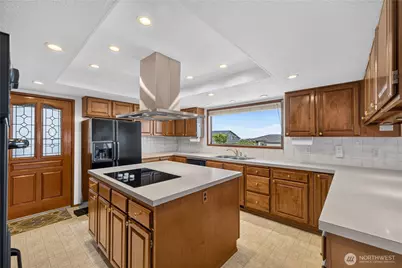 5008 Dundee Drive, Anacortes, WA 98221 - Photo 11