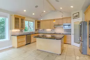 8568 Sand Point Way NE, Seattle, WA 98115 - Photo 17