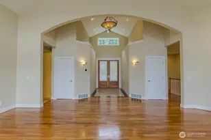 8568 Sand Point Way NE, Seattle, WA 98115 - Photo 15