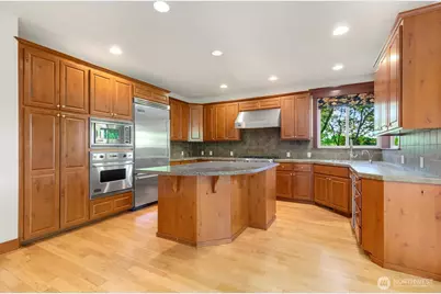 23431 NE 10th Place, Sammamish, WA 98074 - Photo 13