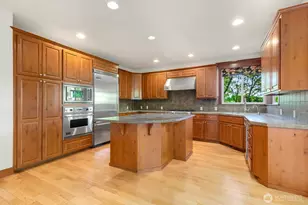 23431 NE 10th Pl, Sammamish, WA 98074 - Photo 13