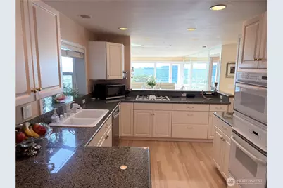 1170 SW Alki #300, Seattle, WA 98116 - Photo 13