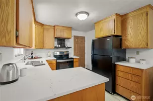 8811 187th Street NE, Bothell, WA 98011 - Photo 9