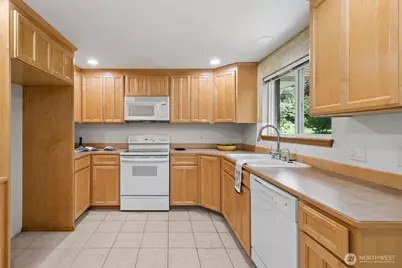 8016 Pacific Highway S, Federal Way, WA 98003 - Photo 11