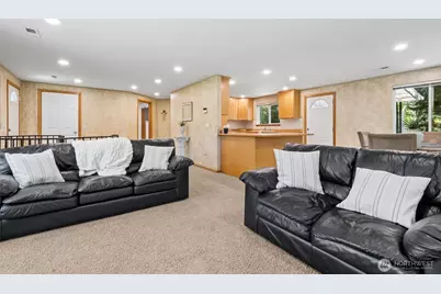 8016 Pacific Highway S, Federal Way, WA 98003 - Photo 9
