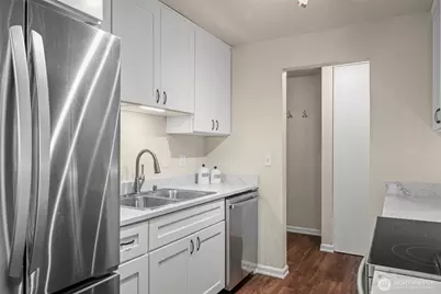750 N 143rd Street #B7, Seattle, WA 98133 - Photo 11