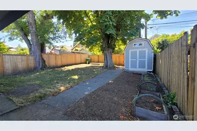 5621 Brooklyn Avenue NE, Seattle, WA 98105 - Photo 19
