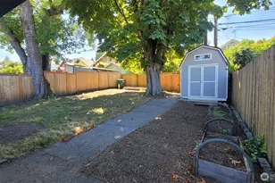 5621 Brooklyn Ave NE, Seattle, WA 98105 - Photo 19