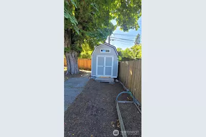 5621 Brooklyn Avenue NE, Seattle, WA 98105 - Photo 23