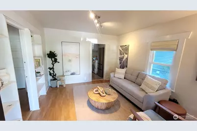 5621 Brooklyn Avenue NE, Seattle, WA 98105 - Photo 3