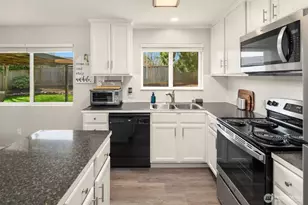 1067 Anacortes Ave NE, Renton, WA 98059 - Photo 9