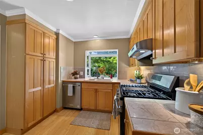 18350 Evanston Avenue N, Shoreline, WA 98133 - Photo 9