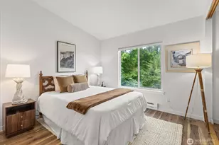 10822 E Riverside Dr, Bothell, WA 98011 - Photo 15