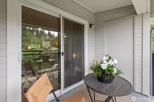 10822 E Riverside Dr, Bothell, WA 98011 - Photo 23