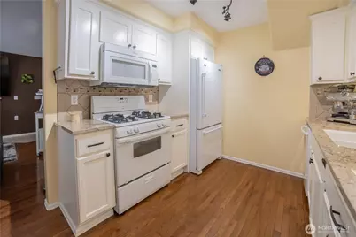 15633 44th Avenue W #B-1, Lynnwood, WA 98087 - Photo 9