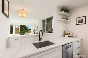 215 N 120th St, Seattle, WA 98133 - Photo 13