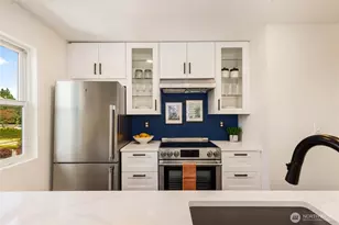 215 N 120th St, Seattle, WA 98133 - Photo 9